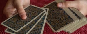 Leia mais sobre o artigo Como o Tarot Pode Ajudar na Sua Vida Amorosa