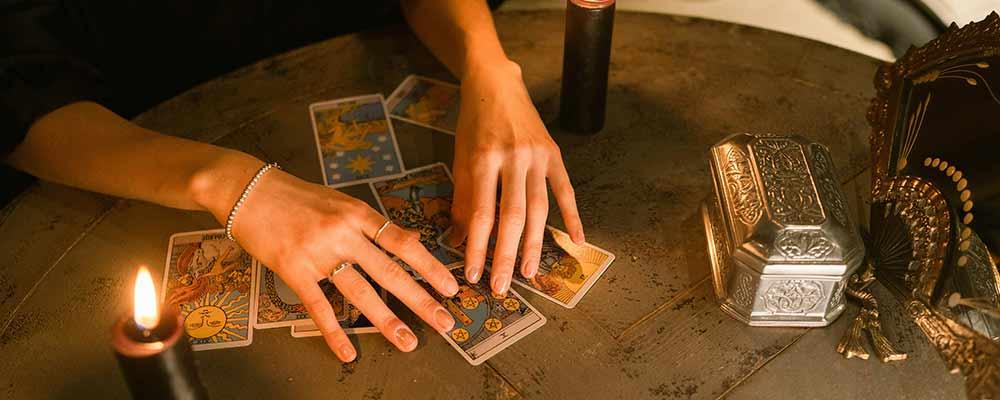 Cartas do tarot que indicam a chegada de um amor verdadeiro.